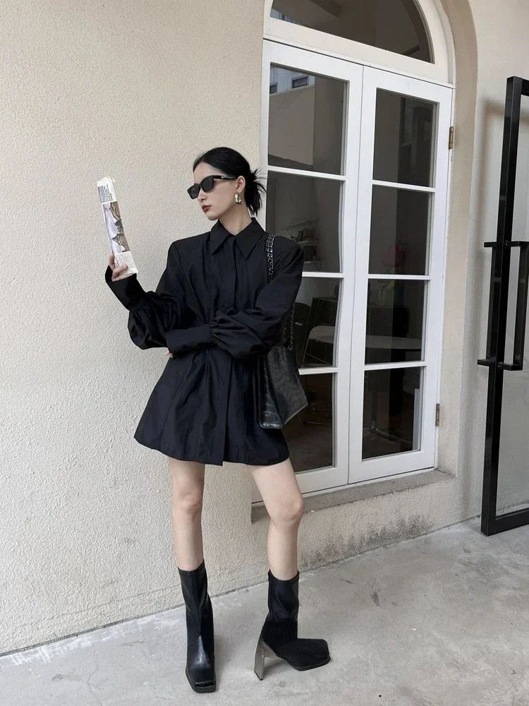 Женская винтажная блузка на молнии черная универсальная приталенная с отложным