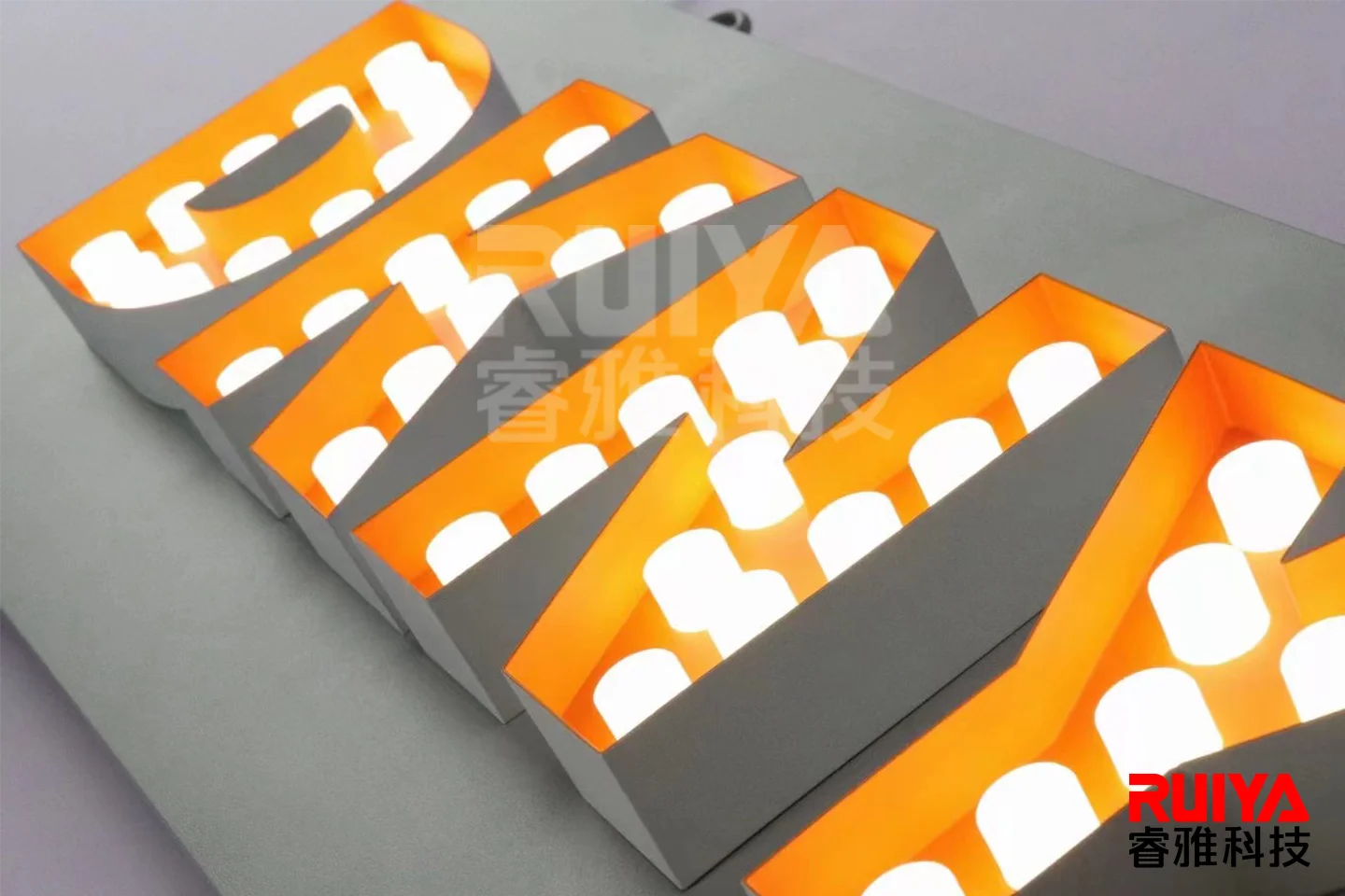 

Красочная акриловая колонка, точечная матрица, светящийся персонаж, городской светильник, креативная дверь, Интернет-знаменитость, знак магазина