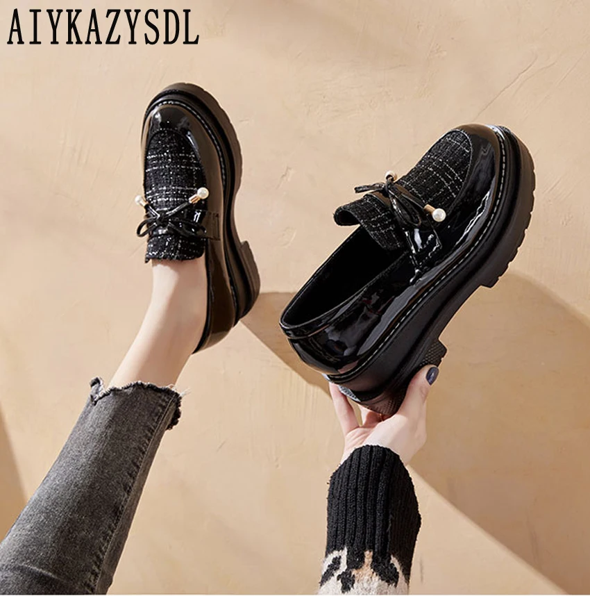 

AIYKAZYSDL New Splicing String Bead Patent Leather Loafers Oxfords Women Platform Wedge High Heel Flat Boat Shoes Sneakers 2023