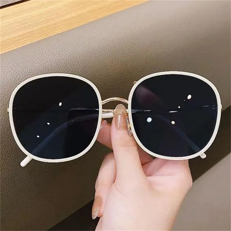 

Fashion Sunglasses Women Sun Glasses Oversize Frame Anti-UV Spectacles Simplity Eyeglasses Retro Ornamenta A++ 3Colors Available