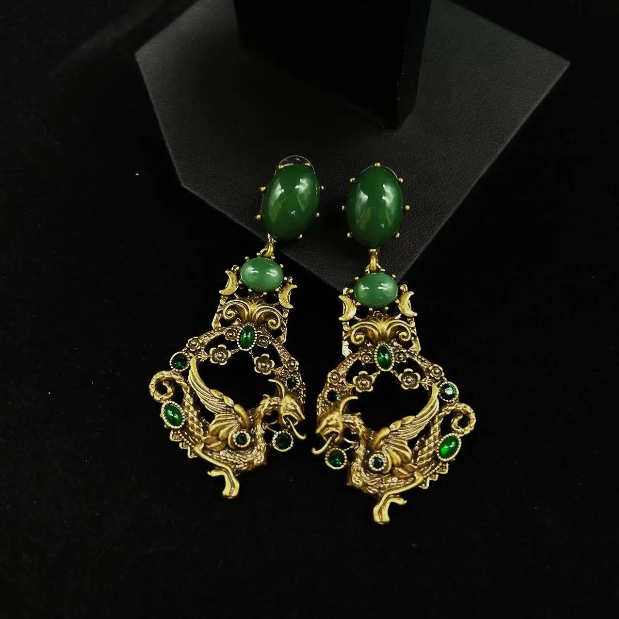 Европейские и американские преувеличенные трехмерные резные серьги