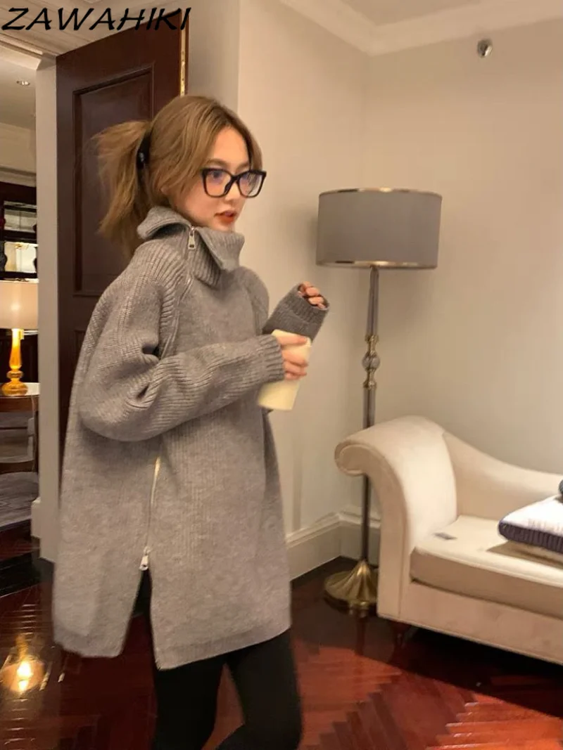 

Женский трикотажный свитер с воротником-хомутом, на молнии