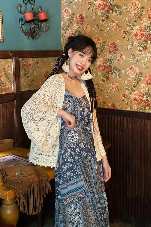 Версия короткого верхнего платья Bohemian Sun с вырезом и широкими рукавами |