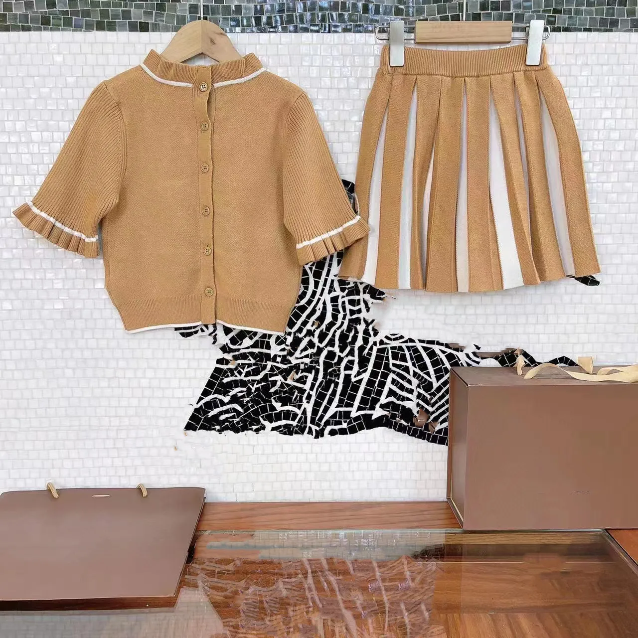 2022 Top autumn new Animal Pattern Girls' Knitted Top + pleated Skirt 2-Piece set of fashionable casual brand children's clothin