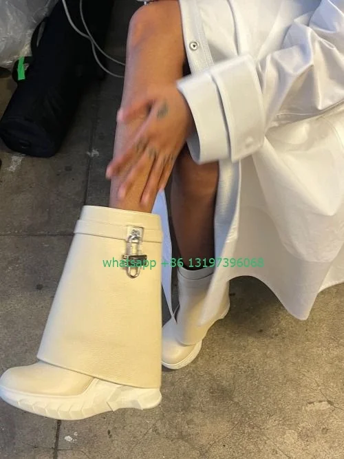 

Женские дизайнерские полусапожки с замком, ботильоны с пряжкой, белые, Черные полусапожки на платформе, серебристые металлические дизайнерские Полусапоги, размер полусапог с застежкой