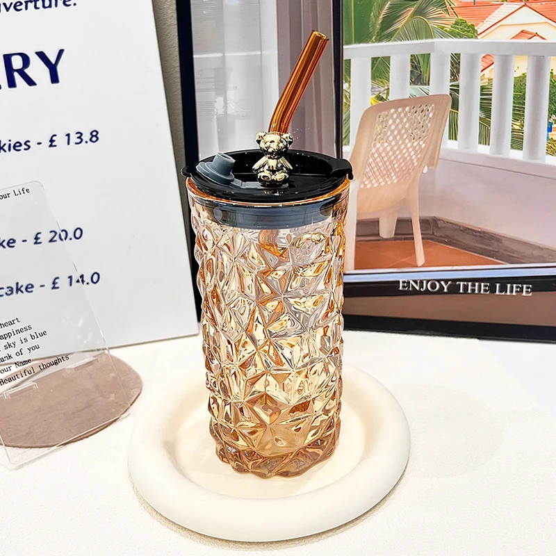 

Women with glass cups with lids and straw coffee cups portable home tea cups Office European retro milk cups.