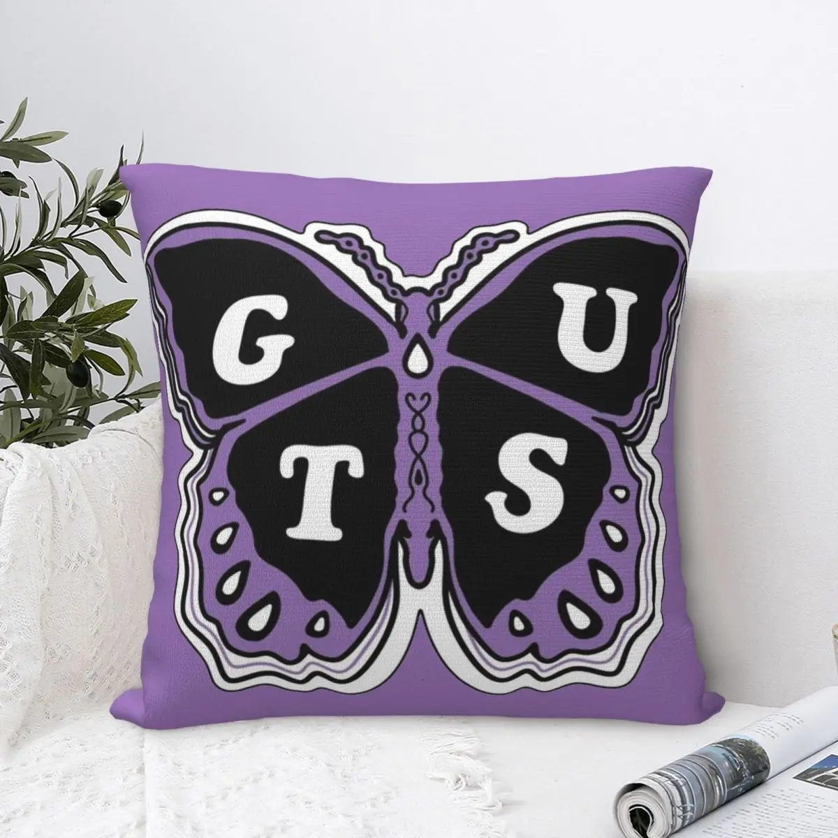 Декоративные наволочки Оливия вампир родригос кислый Мерч сидячая бабочка