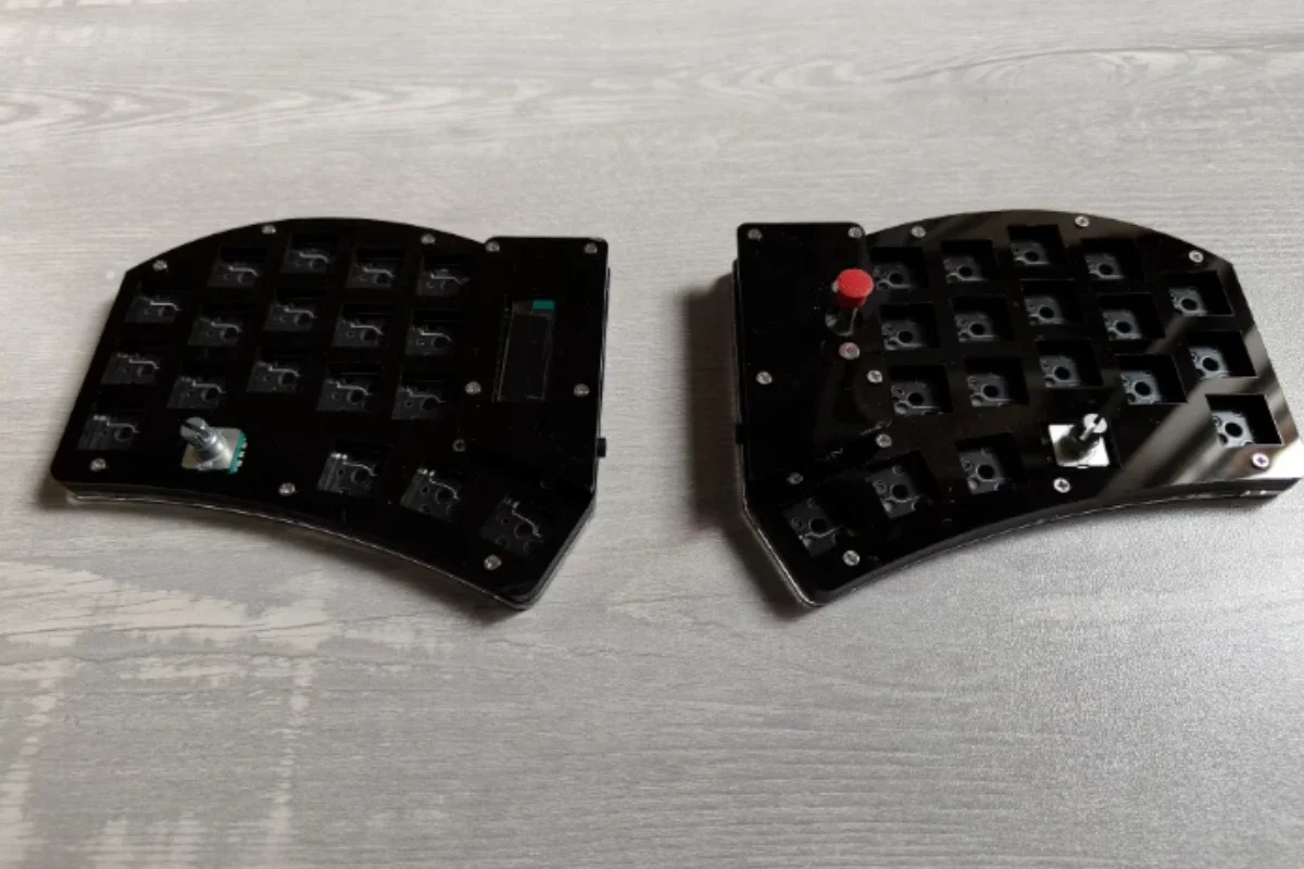 Комплект клавиатуры с красной точкой и раздельной раскладкой проводная