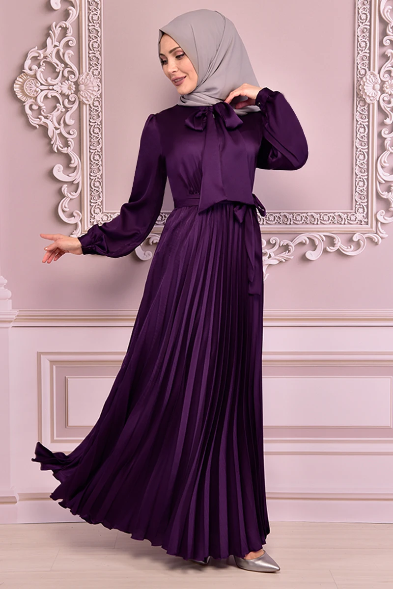 Атласное платье с поясом фиолетового цвета ev14703