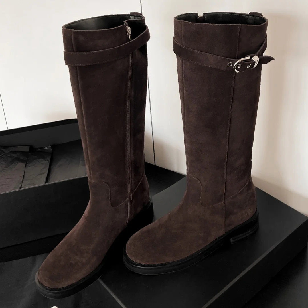 Замшевые сапоги до колена из замши с молнией сбоку металлической пряжкой и