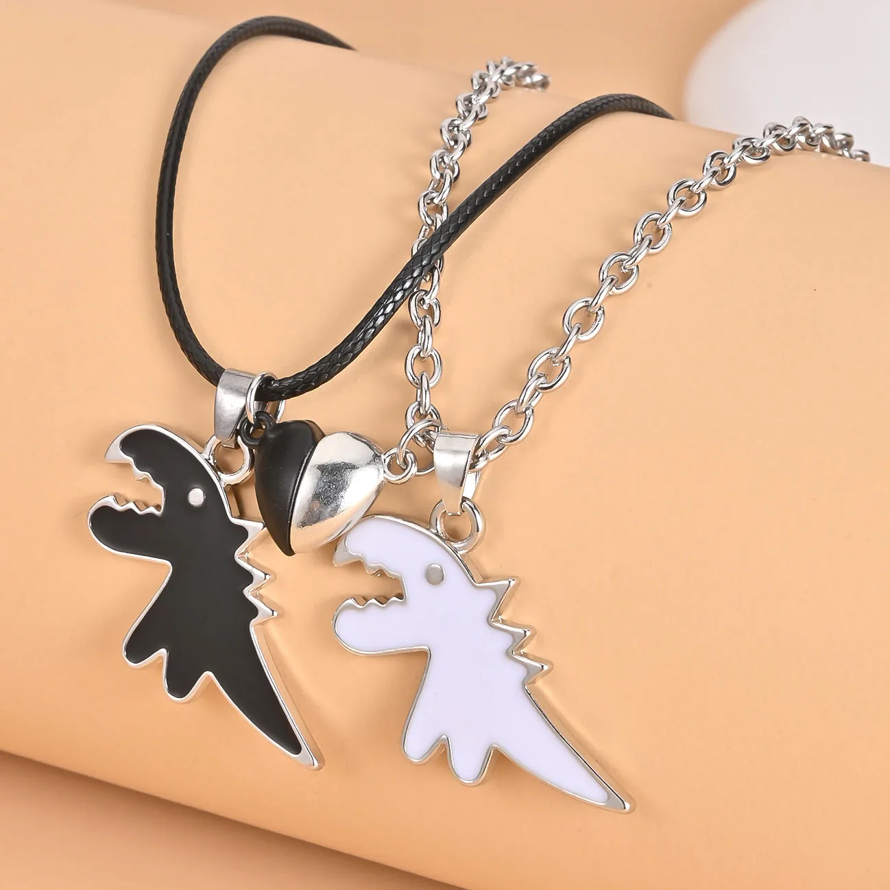 2Pcs/Set Magnet Attracts Couple Necklace Cute Dinosaur Pairing Pendant Necklace Hip Hop Jewelry Best Friend Lover Gift