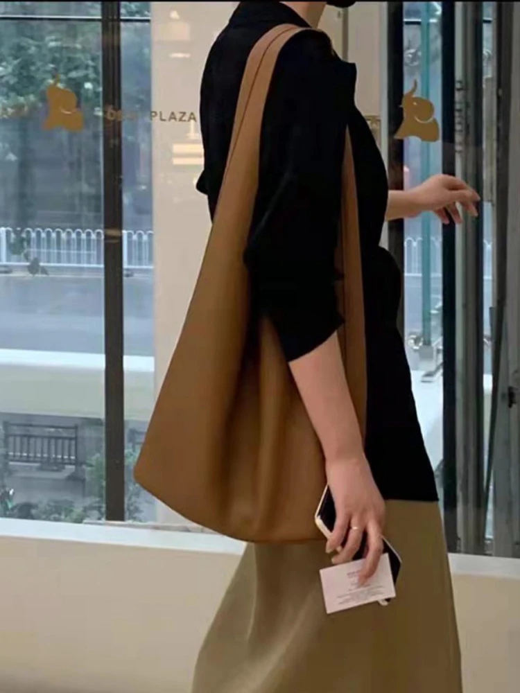

Women's Shoulder Bag Leather Solid Color Simple Shoulder Bags