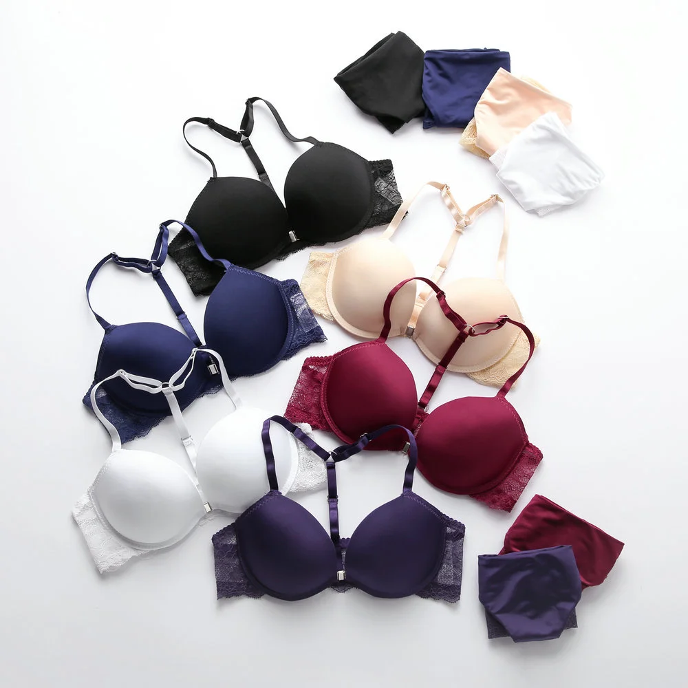 Женское нижнее белье с глубоким V-образным вырезом |