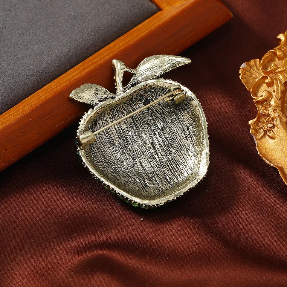 Брошь в виде яблока с градиентом ассортименте