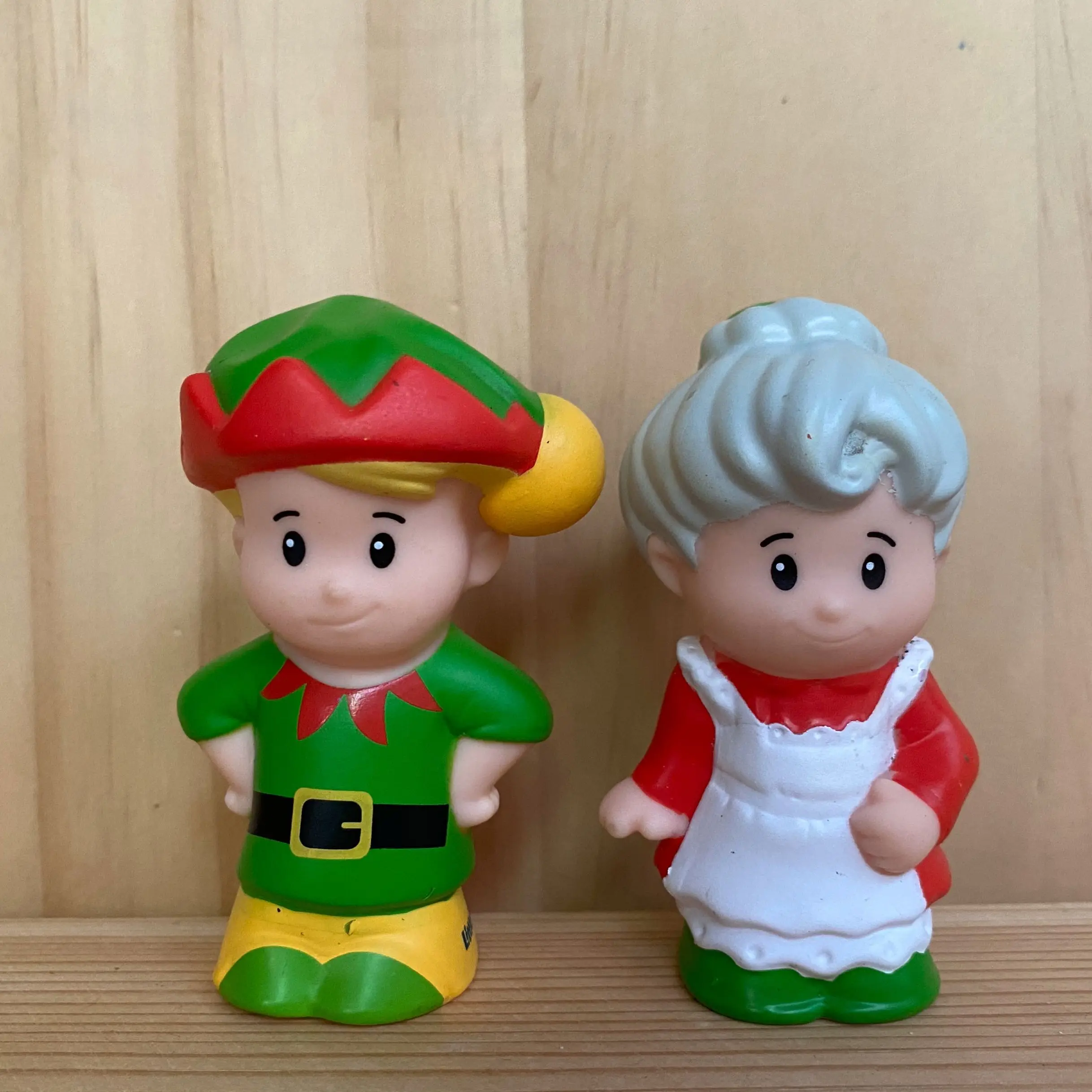 

LOT OF 2PCS ( 2.5 INCH) Fisher Price Little People SANTA MRS. CLAUS &Elf Koby Christmas Dolls