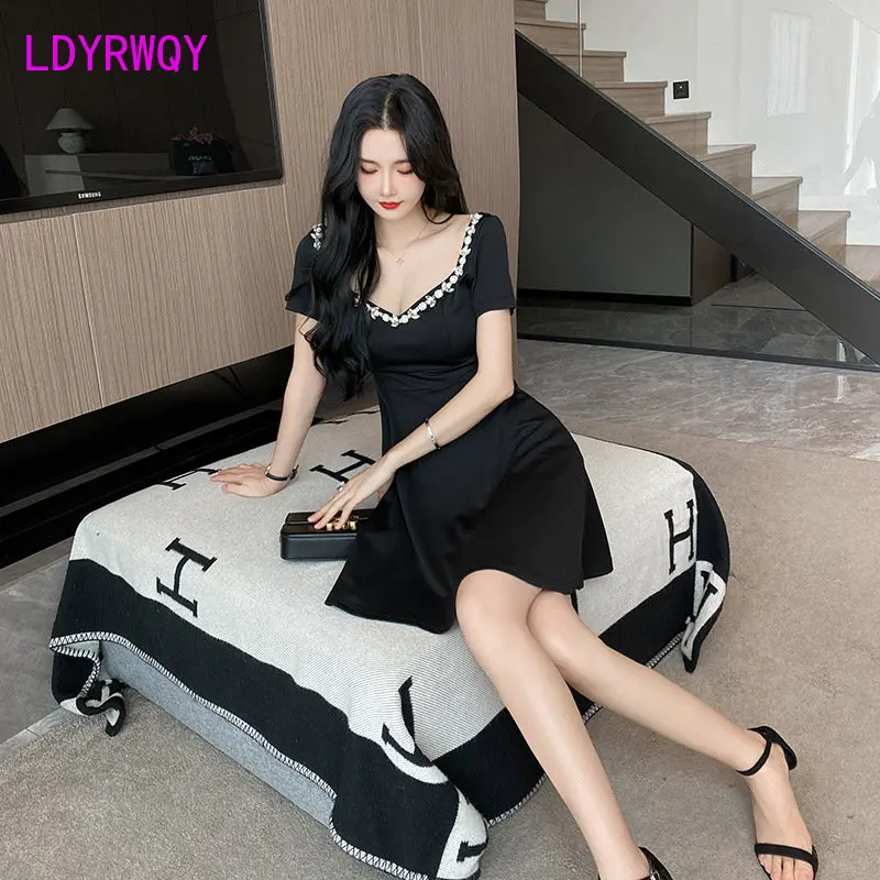 Женское платье с открытой грудью облегающее для ночного клуба