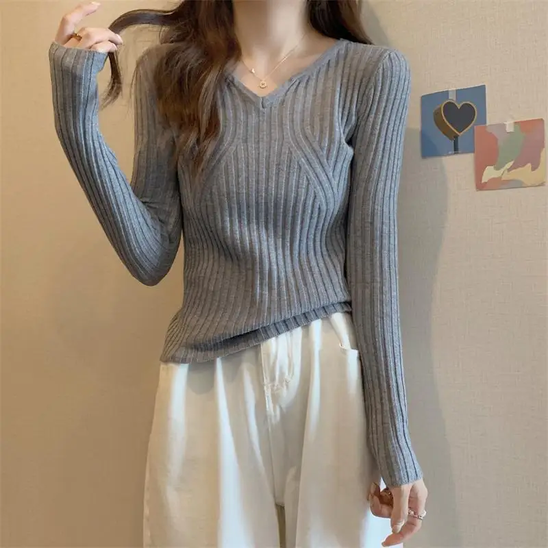 

Grey V-neck Knitted Underlay for Women's Autumn and Winter New Edition Pullover Pit Strips Long Sleeve Solid V-neck Sweater