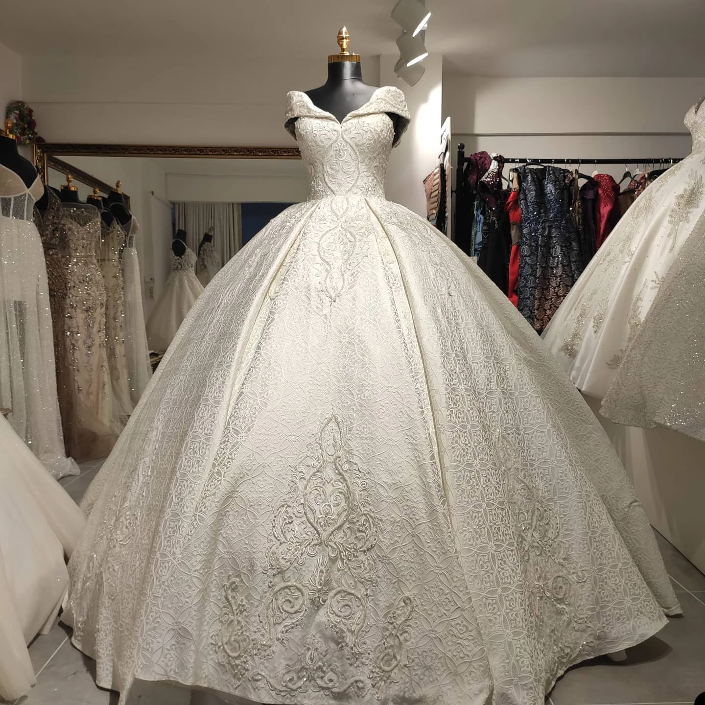 

Elegant A-Line Wedding Dresses 2022 Satin Off The Shoulder Beads Applique Bridal Gown Classic Floor-Length Robe De Vestido