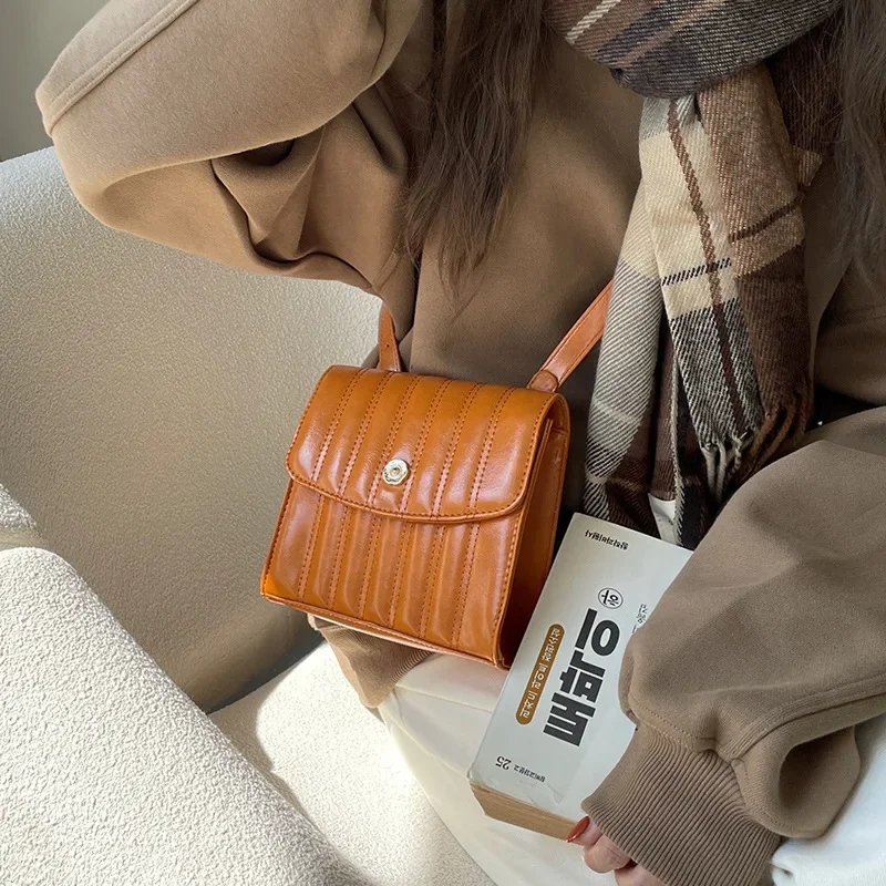 

2023 Trendy Ruched Design Square Bag Korean Niche Design Flap Solid Color Shoulder Purse Messenger Mini Small Bag for Women