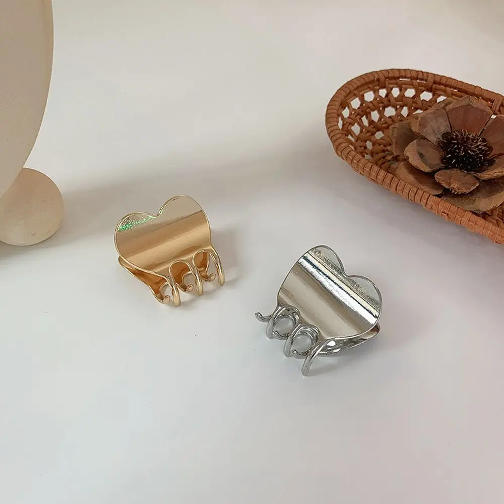 

Korean Style Hair Claw Alloy Love Heart Temperament Solid Color Women Hair Accessories Small Hair Claw Shark Grab Clip