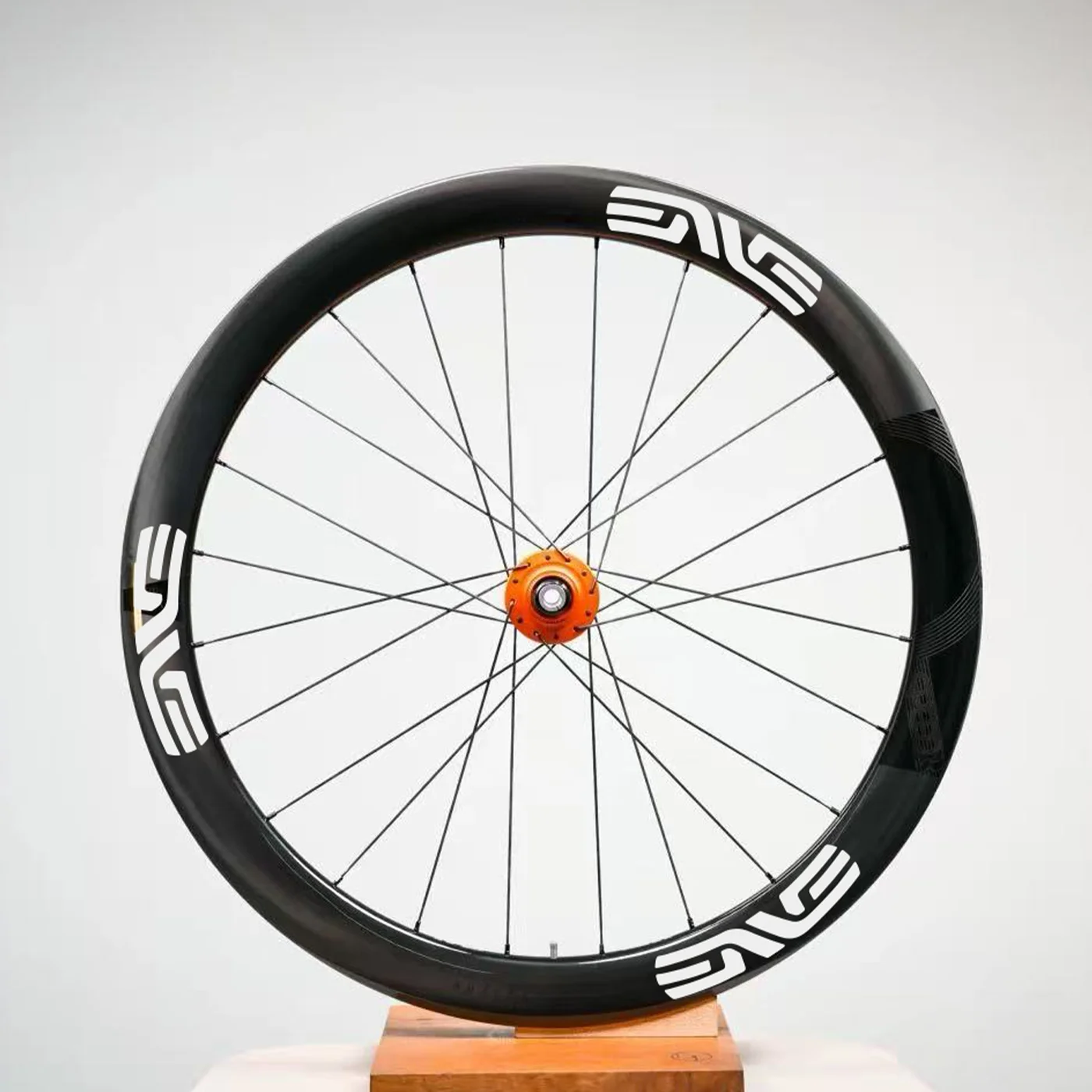 Фото Наклейки на колеса для шоссейного велосипеда ENVE Pogacar Tour de France Champion Limited Edition, белые, водонепроницаемые и устойчивые к УФ-излучению наклейки на обода. №3