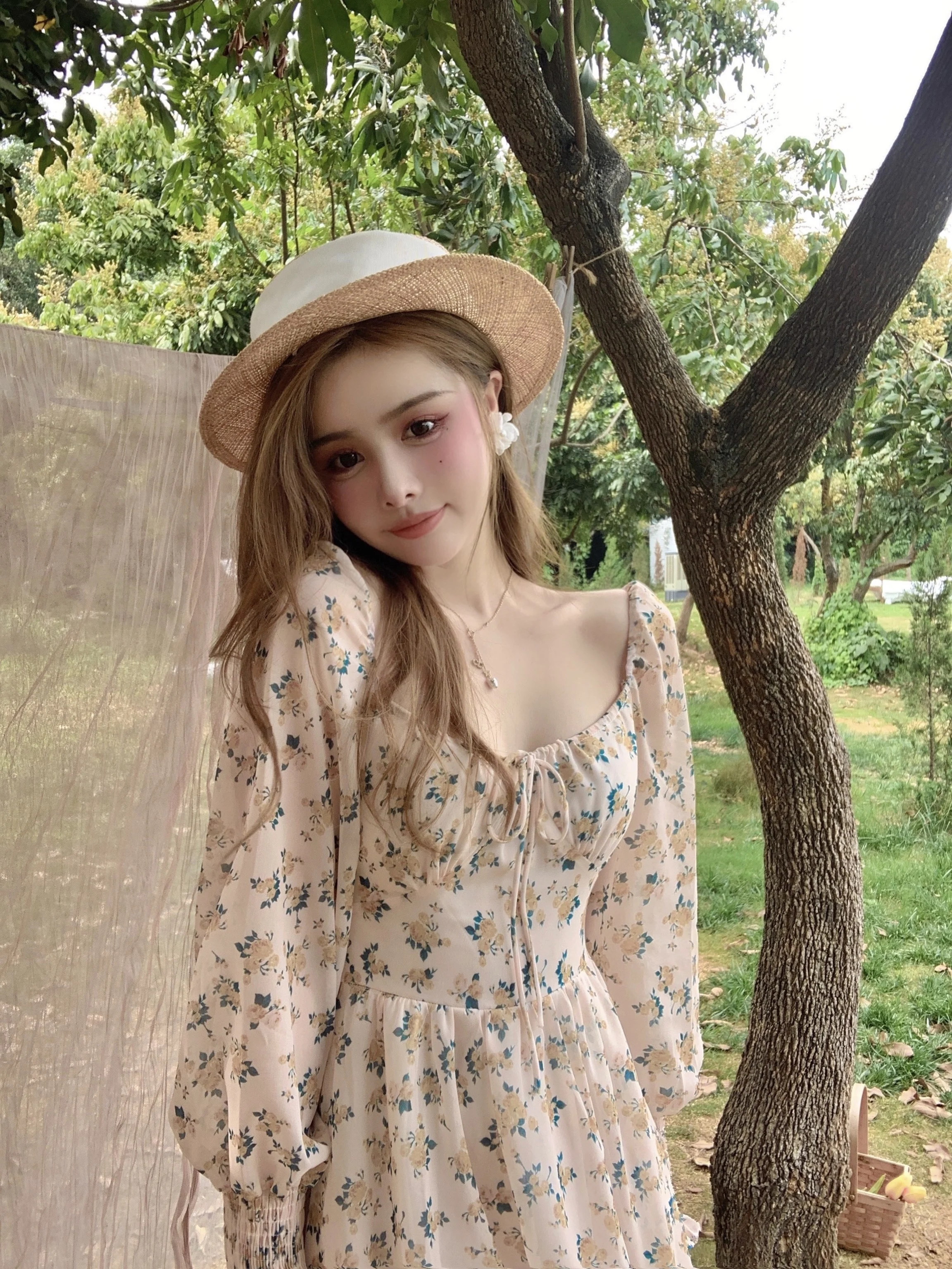 Платье-макси женское атласное без рукавов с открытой спиной