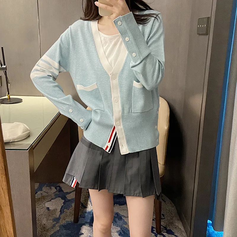 

In The Early Autumn of 2023, The V-neck Simple Contrast Wool Knit Top Women's Long Sleeves with Tb Cardigan Jacket Thin.