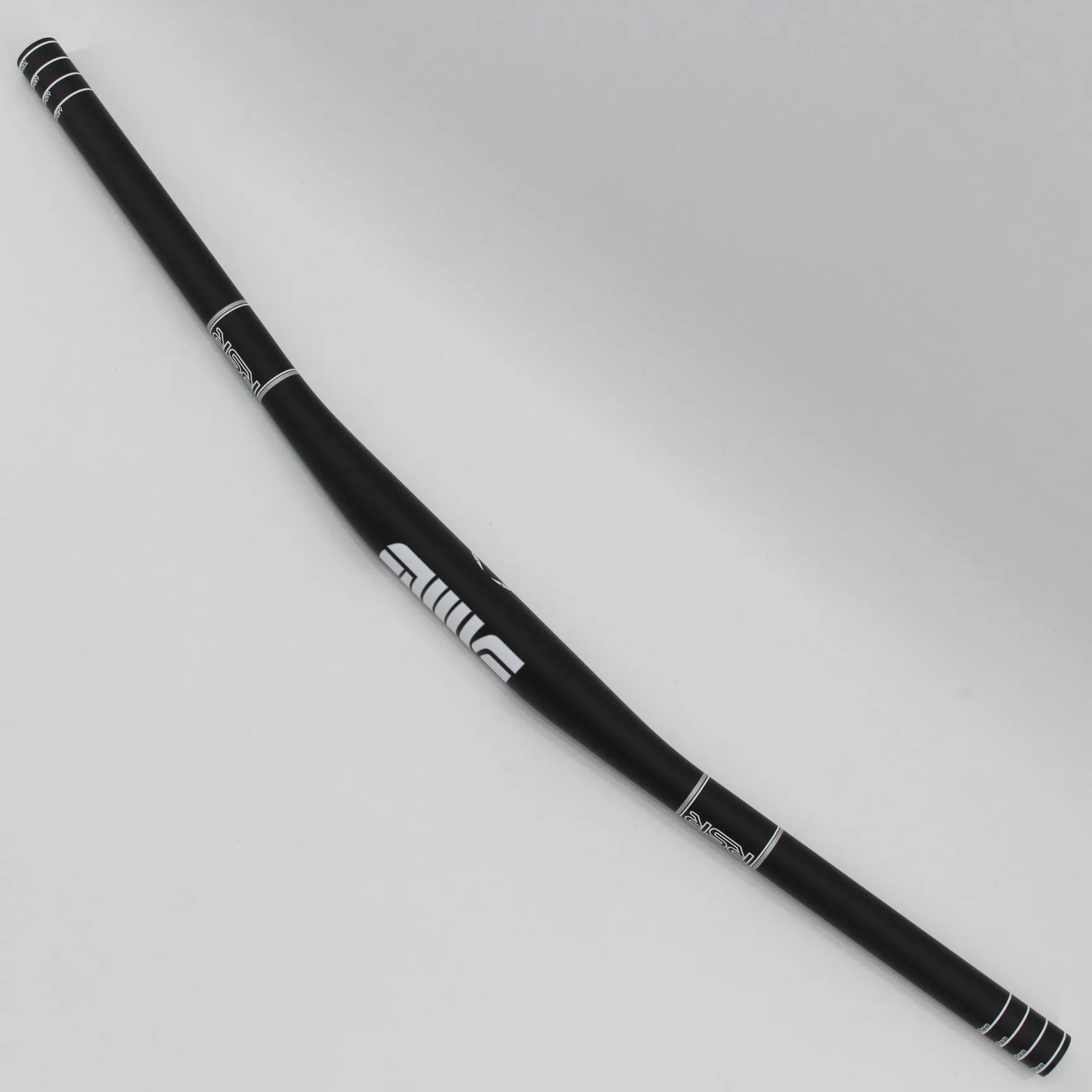 

Brand New Mountain Bike Matt UD Full Carbon Fibre Bicycle Handlebar 9 Angle Backsweep MTB Parts 31.8*660/690/720mm Free Shipping
