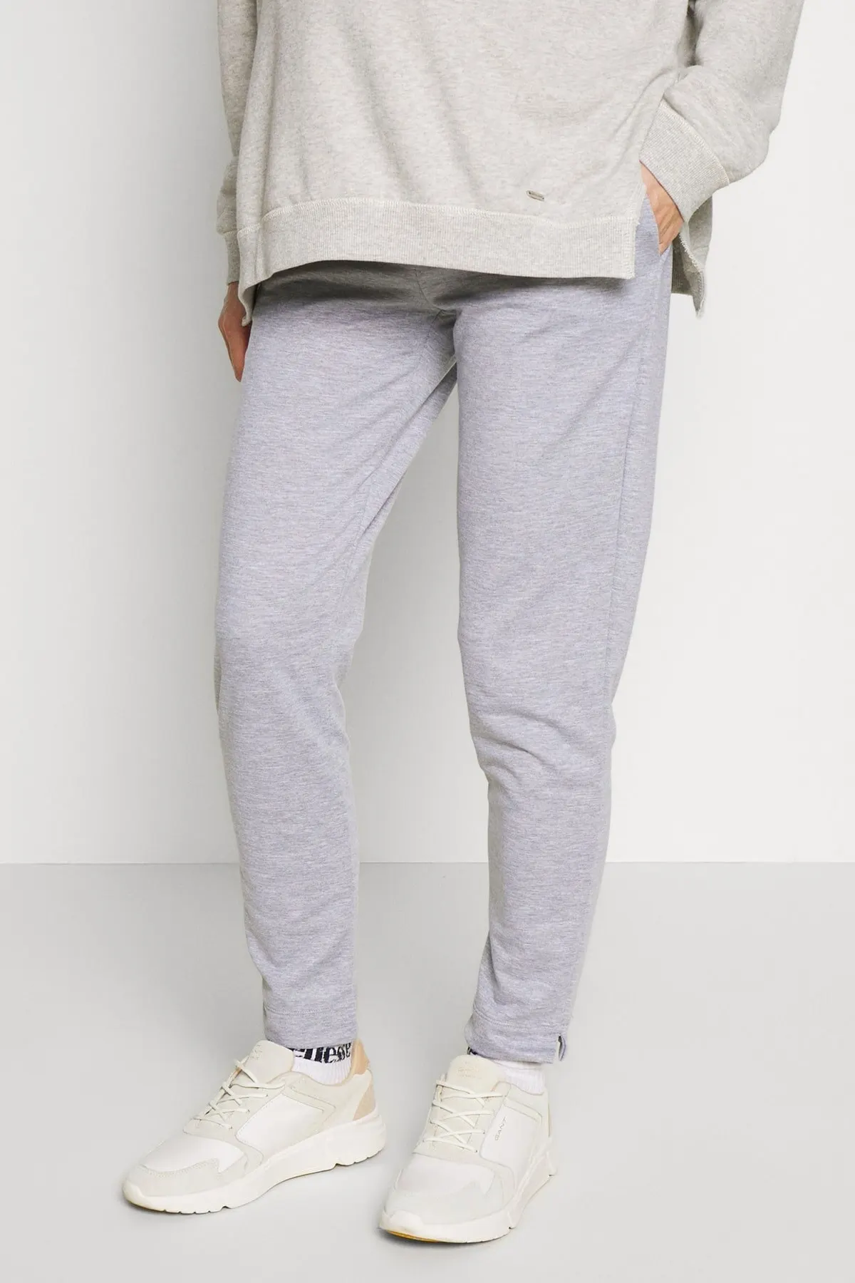 

Maternity Fashion women's Gray Pocket Maternity Travel Pants