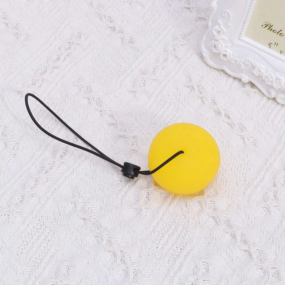 

On A String Portable Fidget Squeeze Toys Strengthen Hand Exercise Gift For Men ( Yellow )