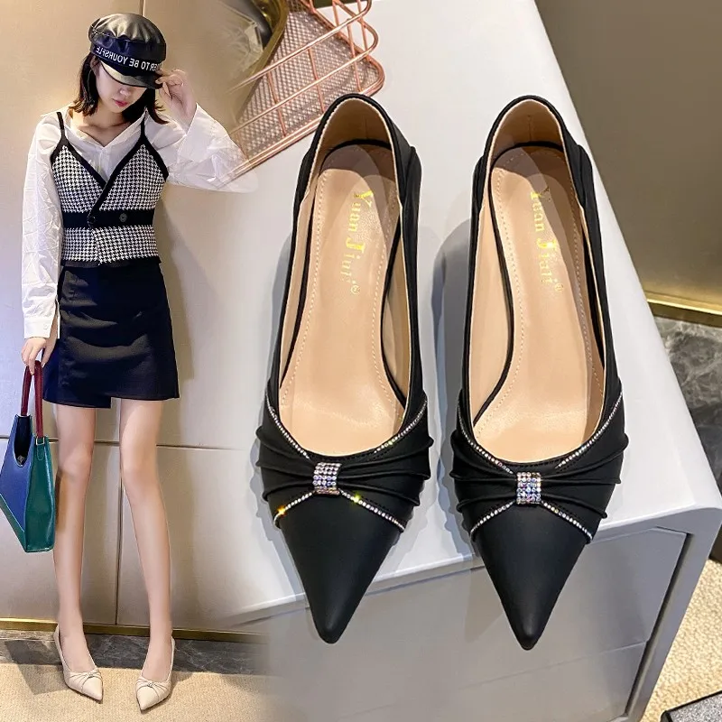 

Женские туфли-лодочки на низком каблуке, элегантные плиссированные балетки карамельных цветов с острым носком, обувь для вечевечерние, вес...