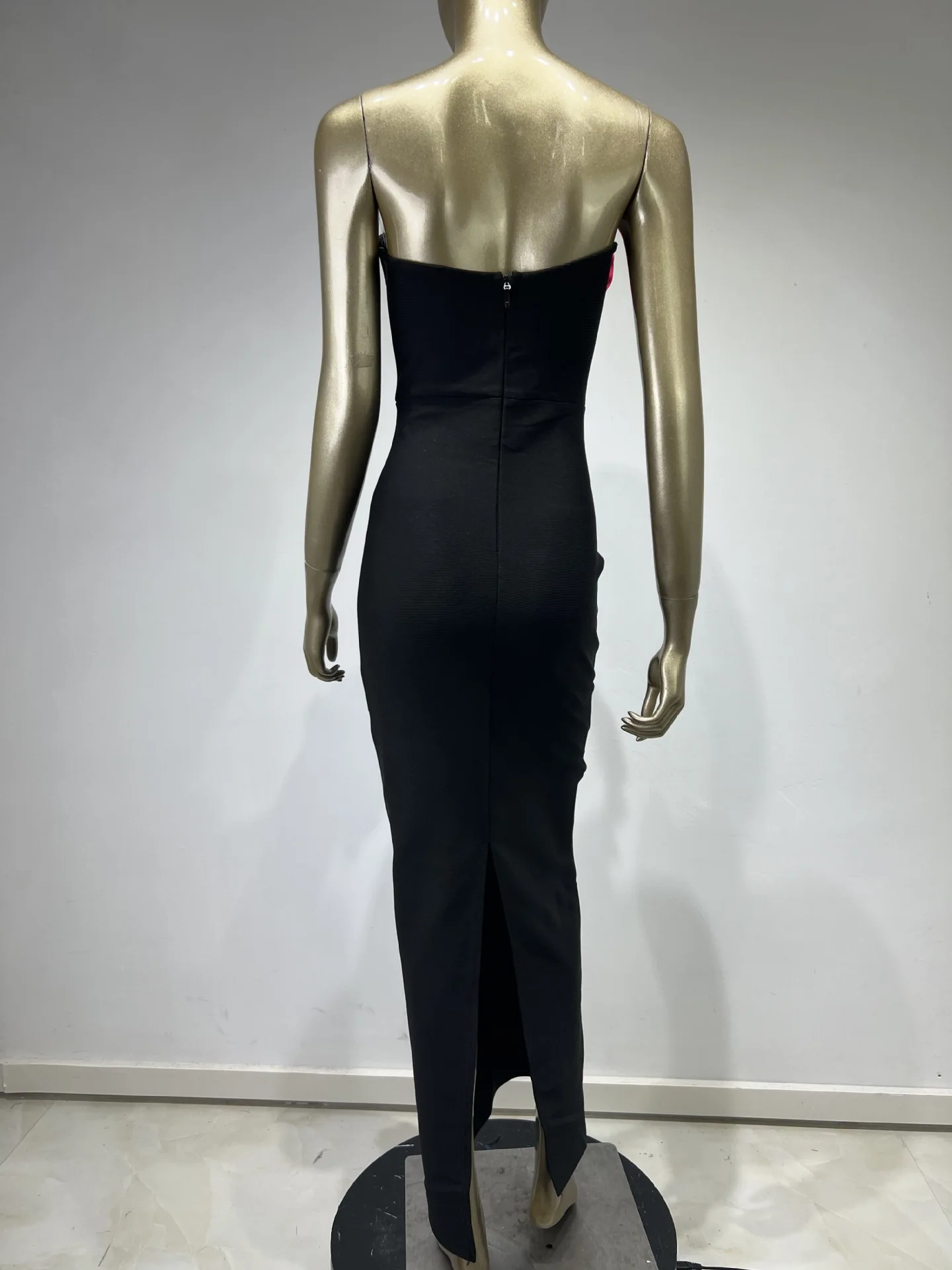 Новинка лета 2024 соблазнительное Черное длинное платье-мини без бретелек с