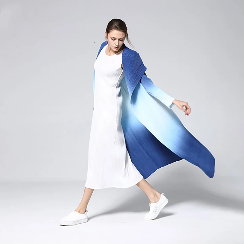 

Miyake Pleated Jacket 2022 Autumn Winter New Fashion Pattern Long Sleeve Cardigan Large Size Lapel Gradient Color Women's Trenc
