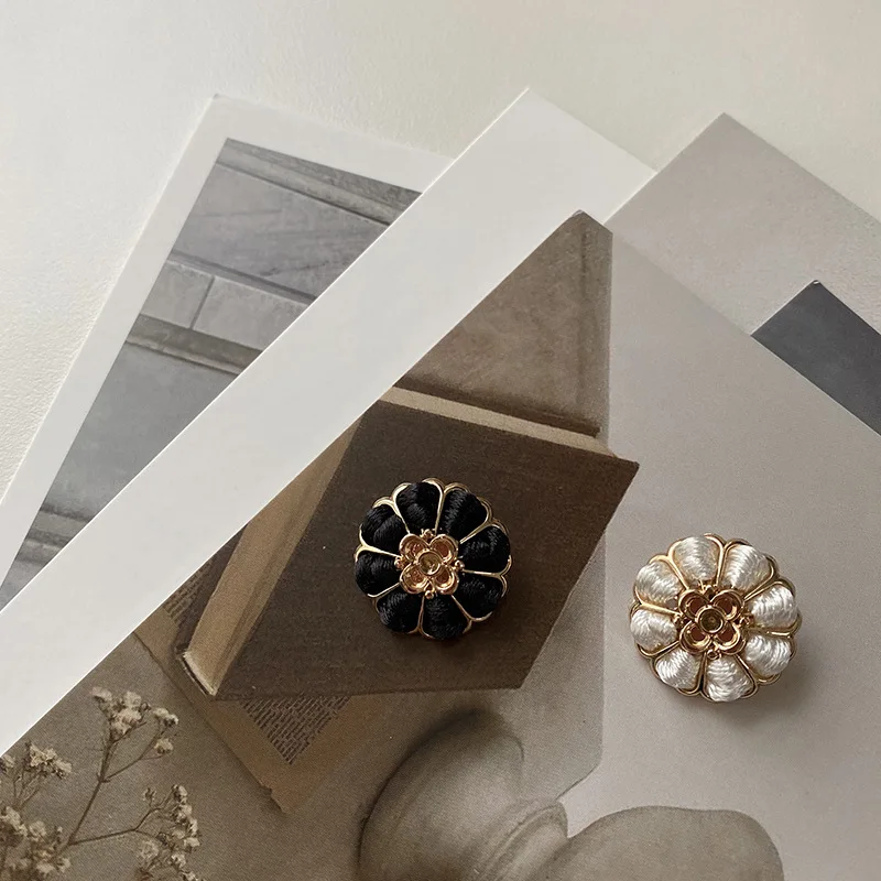 

2022 Luxury Retro Metal Cloth Shank Buttons For Overcoat Fur Suit Replace Diy Crafts Supplies Clothing Sewing Embellishment 6pcs