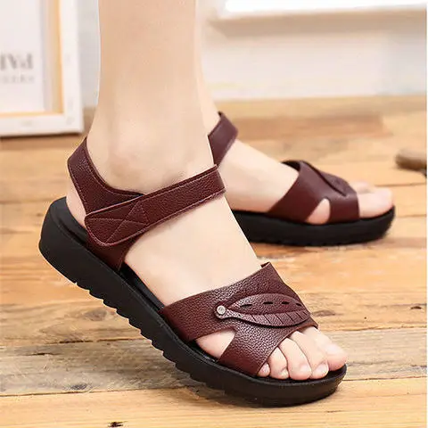 

2020 New Women Sandals Summer Shoes Woman Leather Footwear Soft Flat Sandals Female Comfortable Old Shoes Mother Sandals