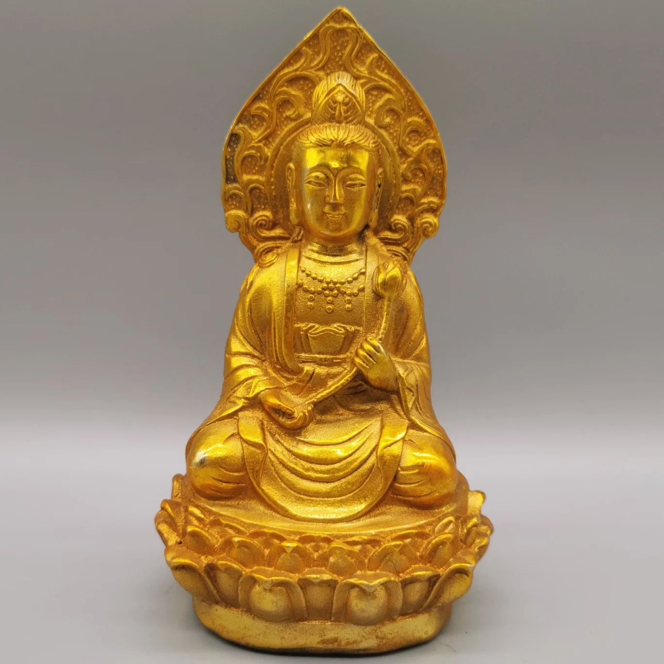 

Guanyin Bodhisattva Gold Buddha Statue Bronze Guanyin Statue Decoration Meditation Fengshui Interior Decoration Crafts