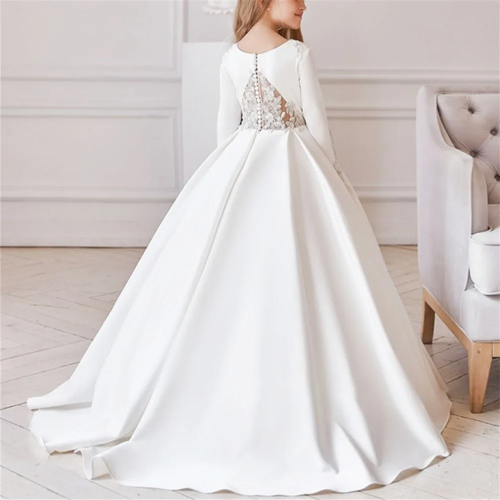 

Платье с длинным рукавом, V-образным вырезом и аппликацией