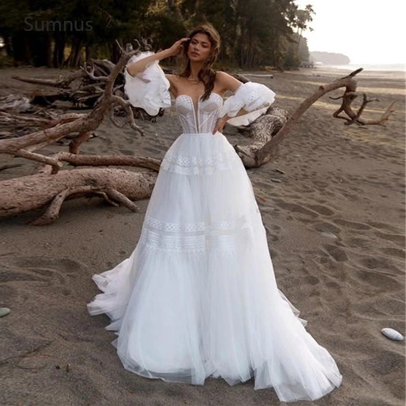 

Платье свадебное длинное с круглым вырезом и разрезом сбоку