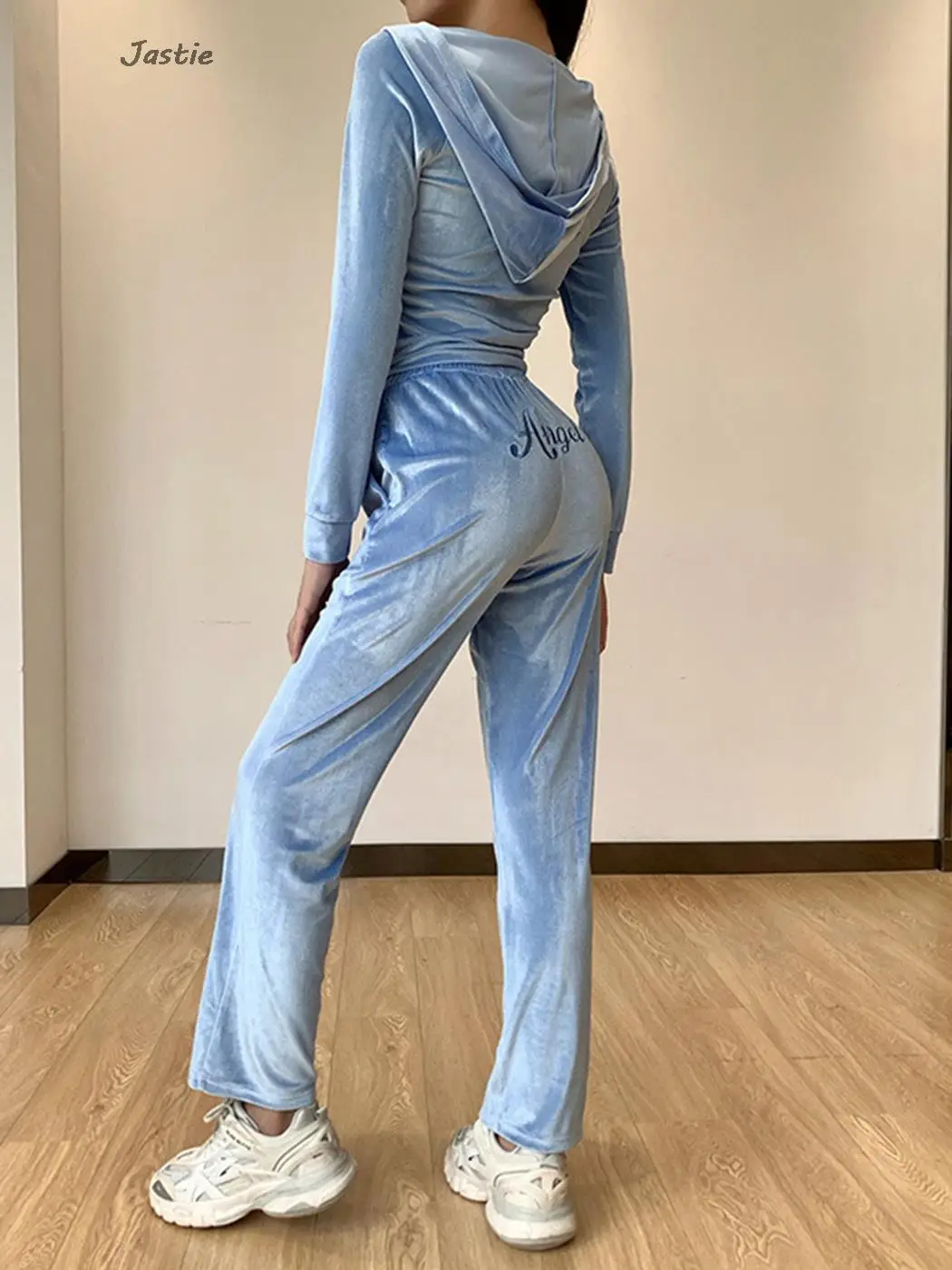 Женский бархатный костюм с капюшоном комплект из двух предметов вышитыми