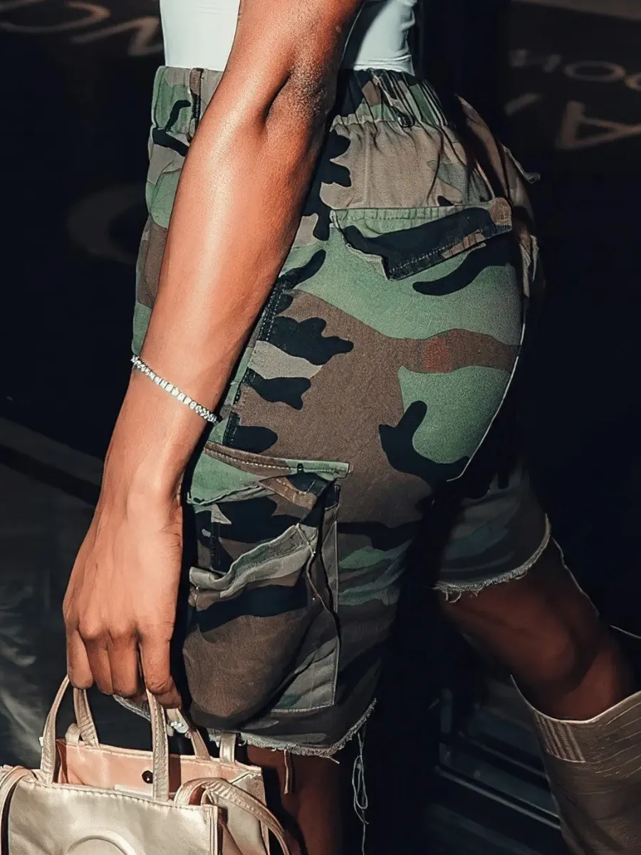 LW Camo Print Raw Edge Cargo Shorts Women Camouflage Shorts Summer Casual Cargo Shorts Streetwear Hip-hop Loose Camo Biker Short