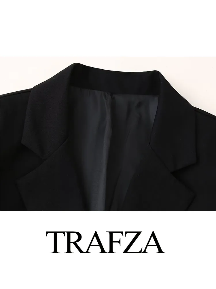 Женское осеннее пальто с отложным воротником и поясом карманами