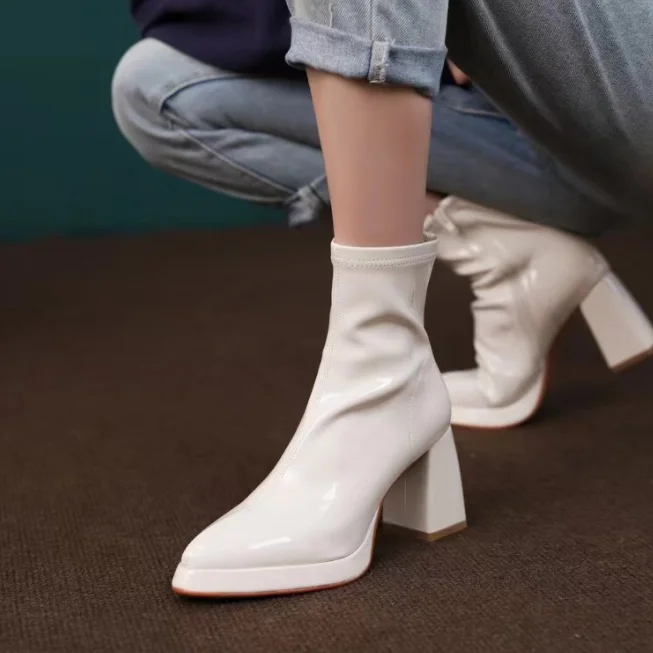 

Women's 2023 Autumn and Winter Square Toe Thick Heel New Patent Leather Shiny Back Zipper Fashion High-heeled Ankle Boots Goth