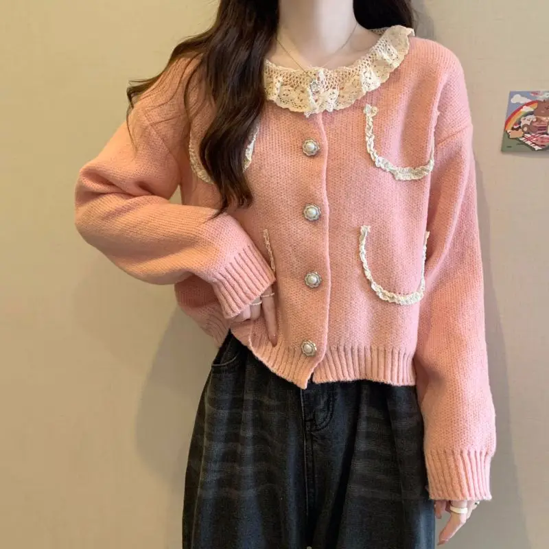 Рисунок 3 - Женский свитер с кружевом в стиле Харадзюку