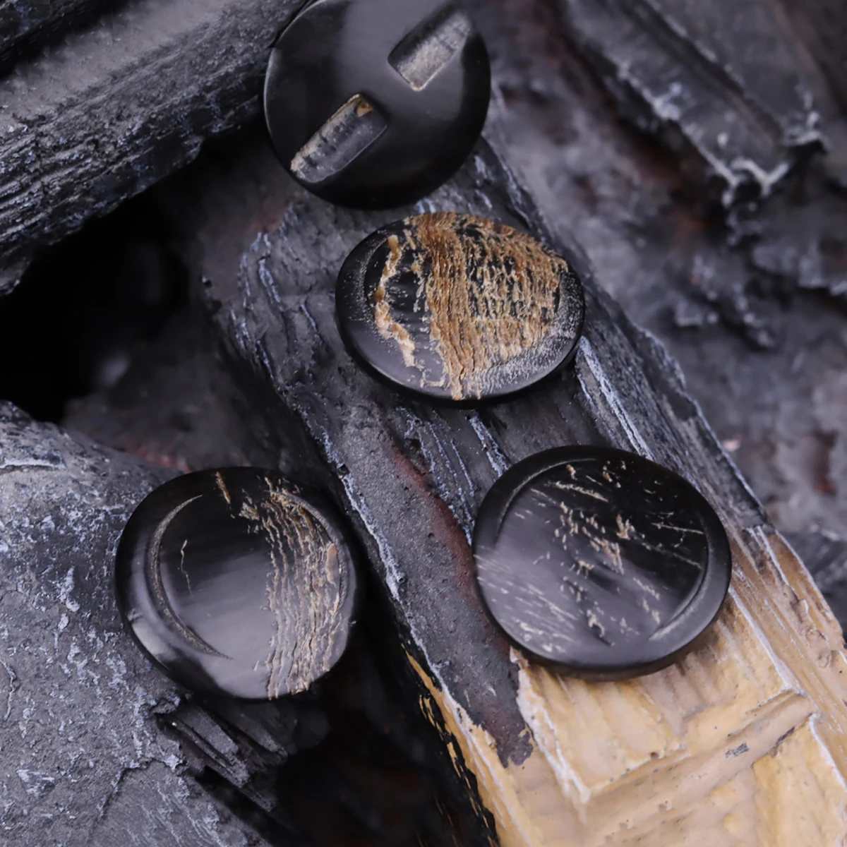 

4pcs Black Vintage Button Shank Genuine Horn Sewing Accessories For Luxury Womens Coat Irregular Texture Sweater Buttons