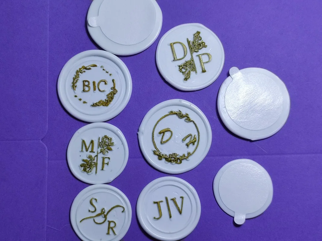 

30 шт., самоклеящиеся восковые этикетки с 2 инициалами