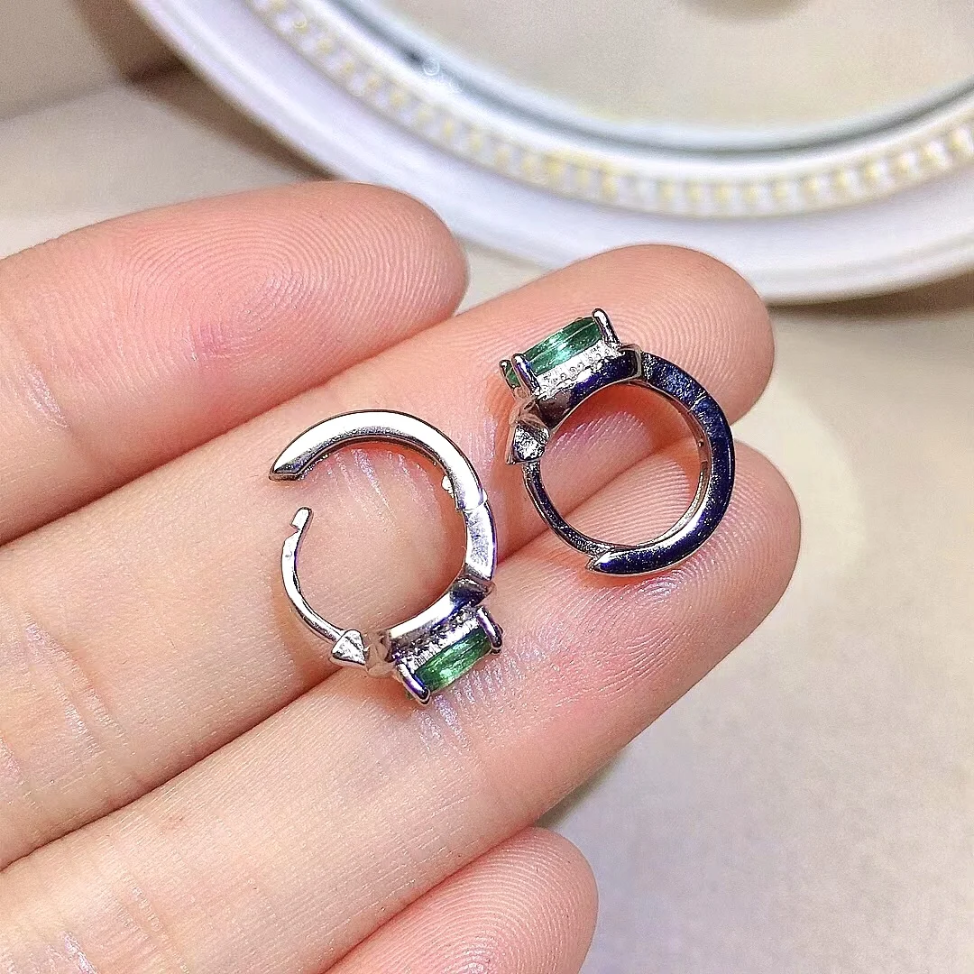 Серьги-кольца женские из серебра 925 пробы с изумрудами 4 Х6 мм