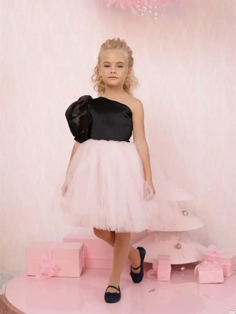 

Black Half One Shoulder Flower Girl Dresses Tulle Knee Length Custom Made Kids First Communication Dress