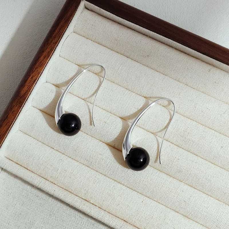 

LONDANY earrings French simple black onyx stud earrings niche design light luxury luxury sense earrings
