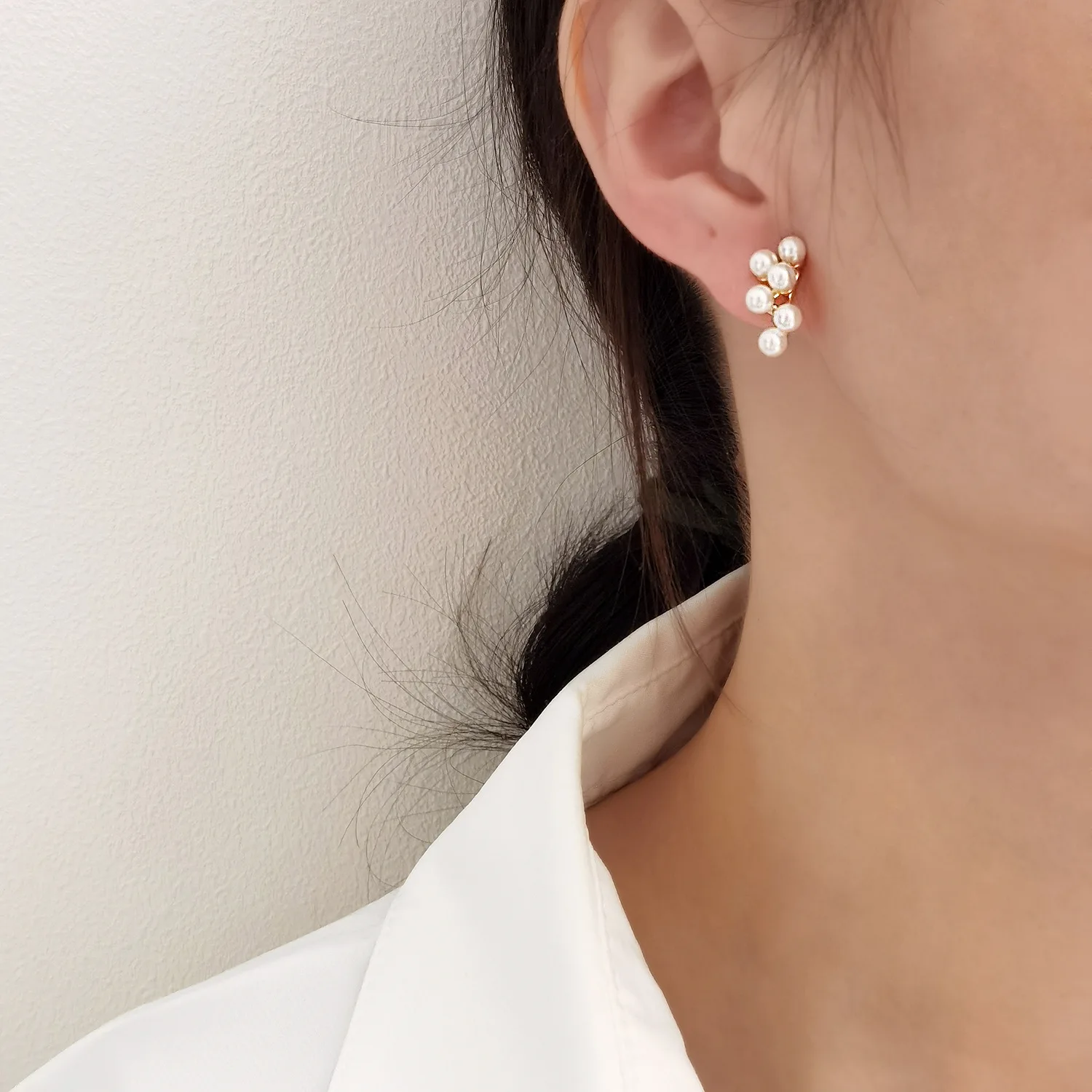 

2021 new popular mosquito repellent incense plate ear clip French retro pearl pierced female Earrings Fashion temperament