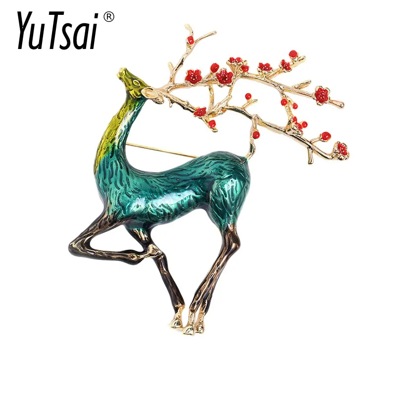 

YUTSAI Trendy Christmas Deer Brooch Enamel Reindeer Sika Deer Brooch Cute Beautiful Animal Pin for Women Winter Jewelry YT056
